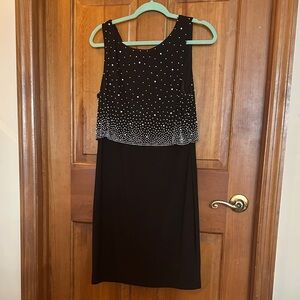 Xscape Black and White Sleeveless Midi Dress